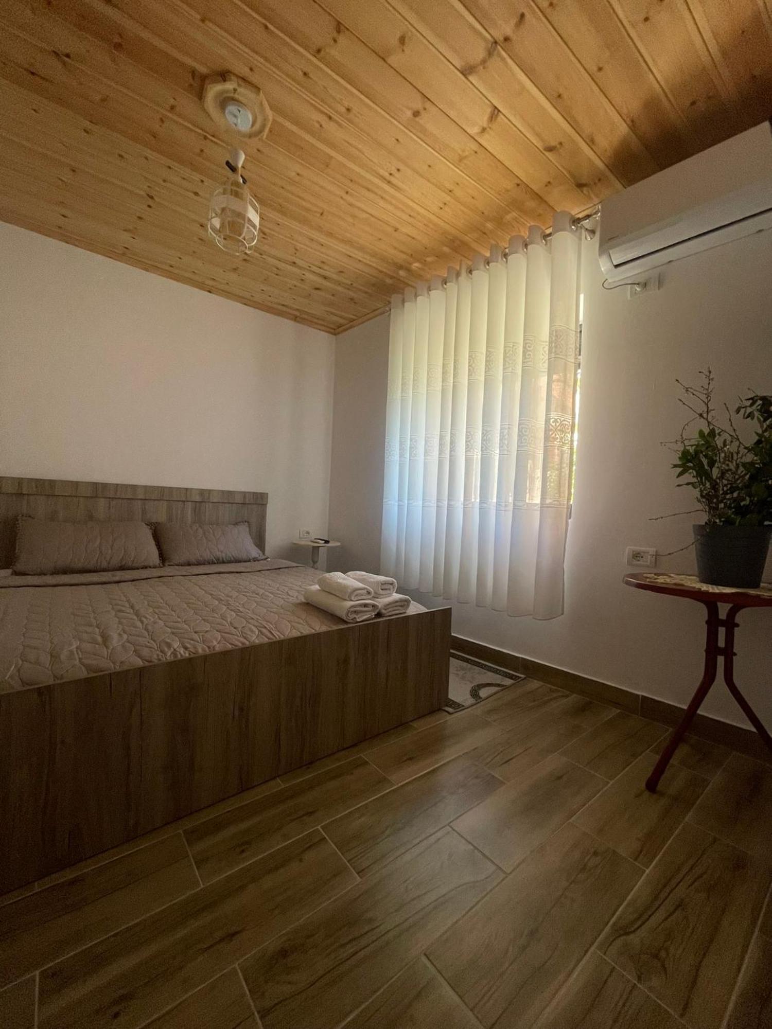 Guesthouse Kroi City Center Берат Екстериор снимка